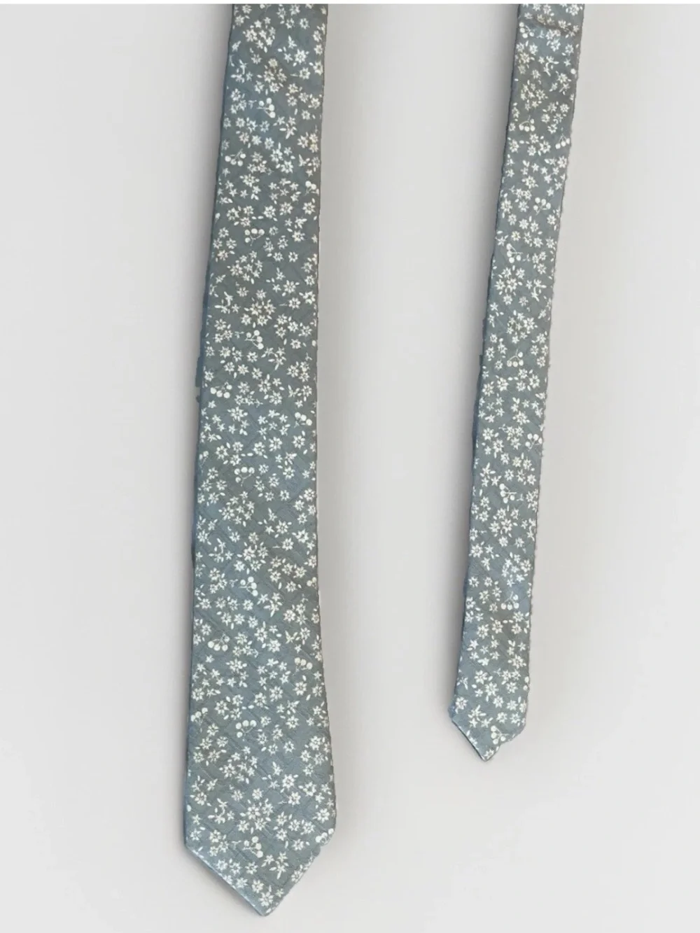 Bar III 100% Cotton Blue/White Floral  Tie (2.5 in x 59 in)